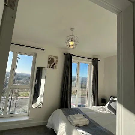 New Peaceful Luxury With Free Parkingwifi Sheffield
